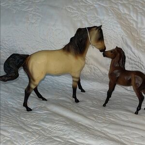 Breyer Alona and Damita Mustang Set